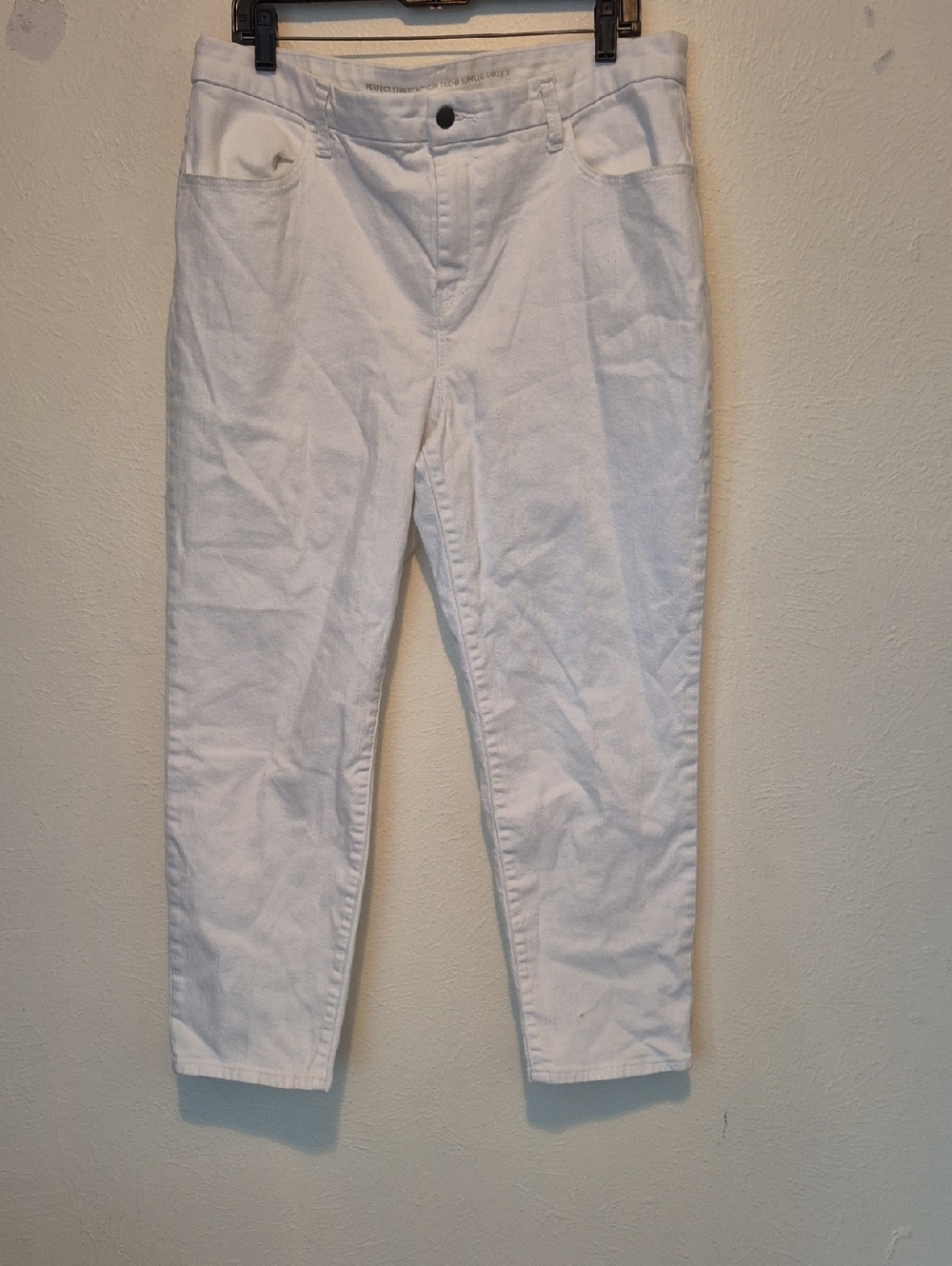 Chico's White Girlfriend Slim Leg Ankle Jeans